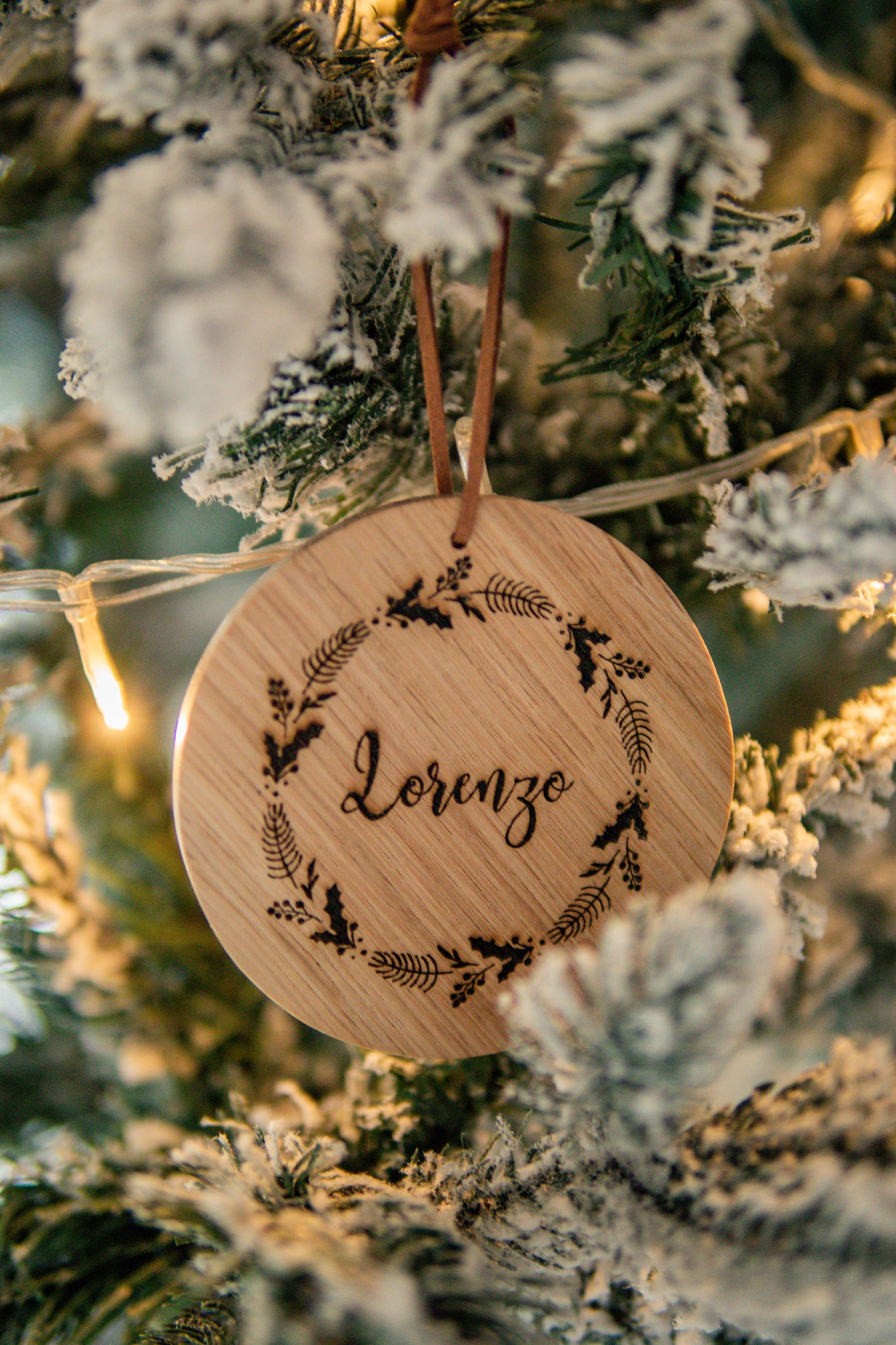 Decorazione per albero in legno di rovere tonda “Buon Natale”