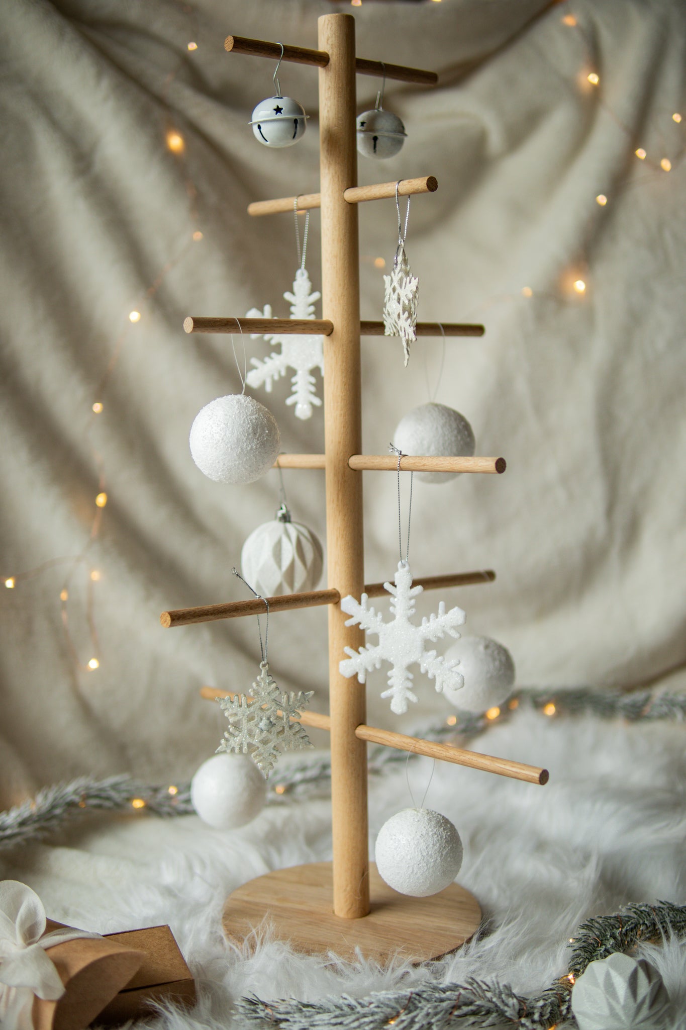 Albero di Natale in legno stile nordico fatto a mano