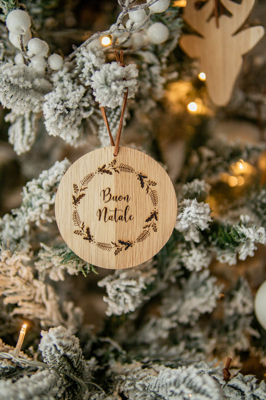 Decorazione per albero in legno di rovere tonda “Buon Natale”