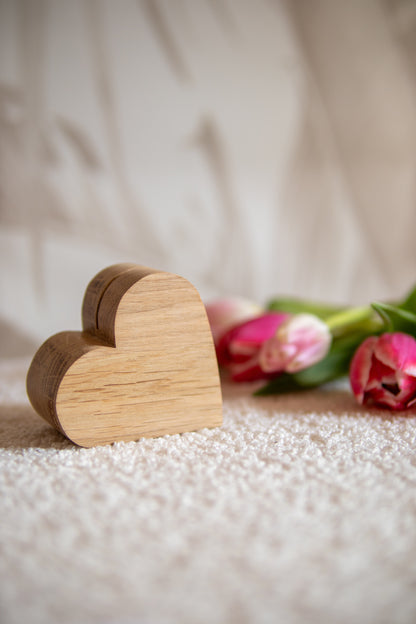 Supporto foto Cuore in legno di rovere 7,5x7 cm